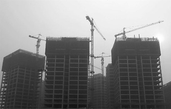 New office buildings under construction in Beijing. The capital&apos;s rent growth of Grade A offices is expected to slow to about 5 percent in 2013, real estate service provider Savills said in a report. [Photo/China Daily]