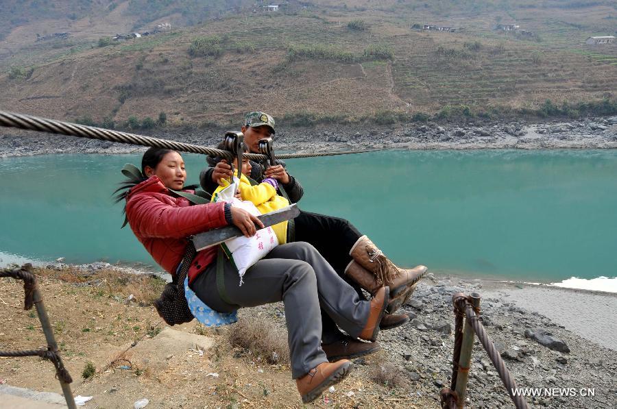 CHINA-YUNNAN-NUJIANG RIVER VALLEY-TRANSPORT-ZIP-LINE (CN)