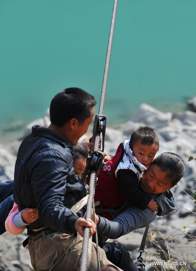 CHINA-YUNNAN-NUJIANG RIVER VALLEY-TRANSPORT-ZIP-LINE (CN)