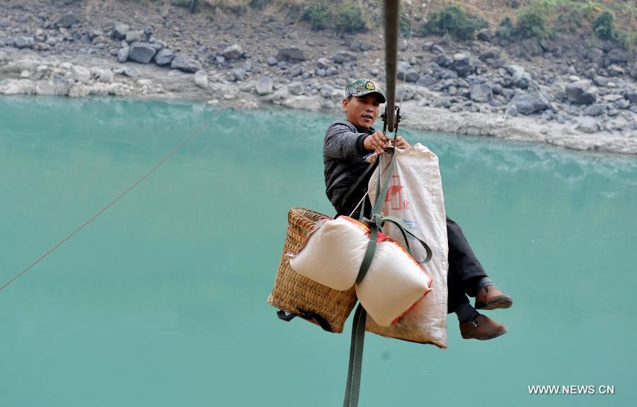 CHINA-YUNNAN-NUJIANG RIVER VALLEY-TRANSPORT-ZIP-LINE (CN)