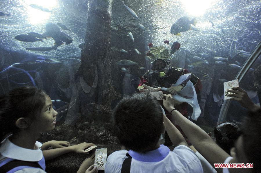 Visitors receive New Year blessing at Underwater World in Singapore