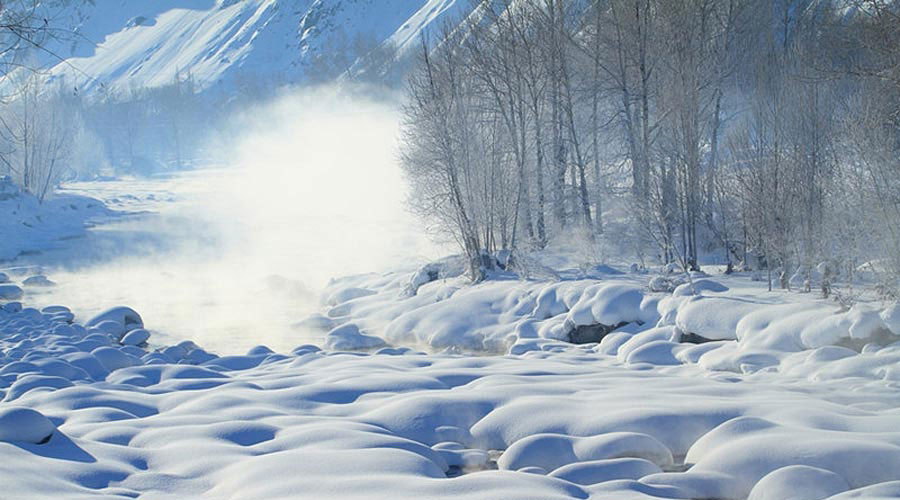 Photo shows the winter scenery of Kelan River at Altay county in Xinjiang Uygur autonomous region. [Photo/Chinanews.com]