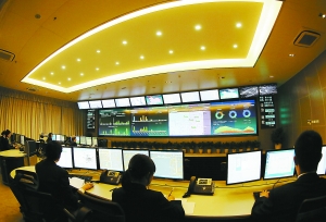 可根据实时监测的光照情况控制开关路灯