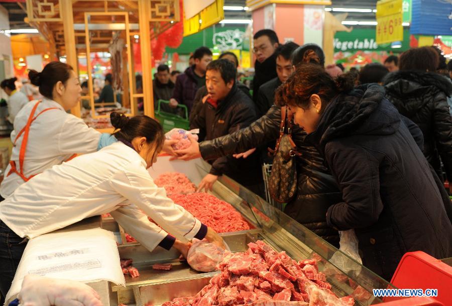 People start shopping for coming Spring Festival