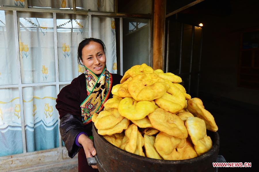 People embrace upcoming Tibetan New Year in NW China