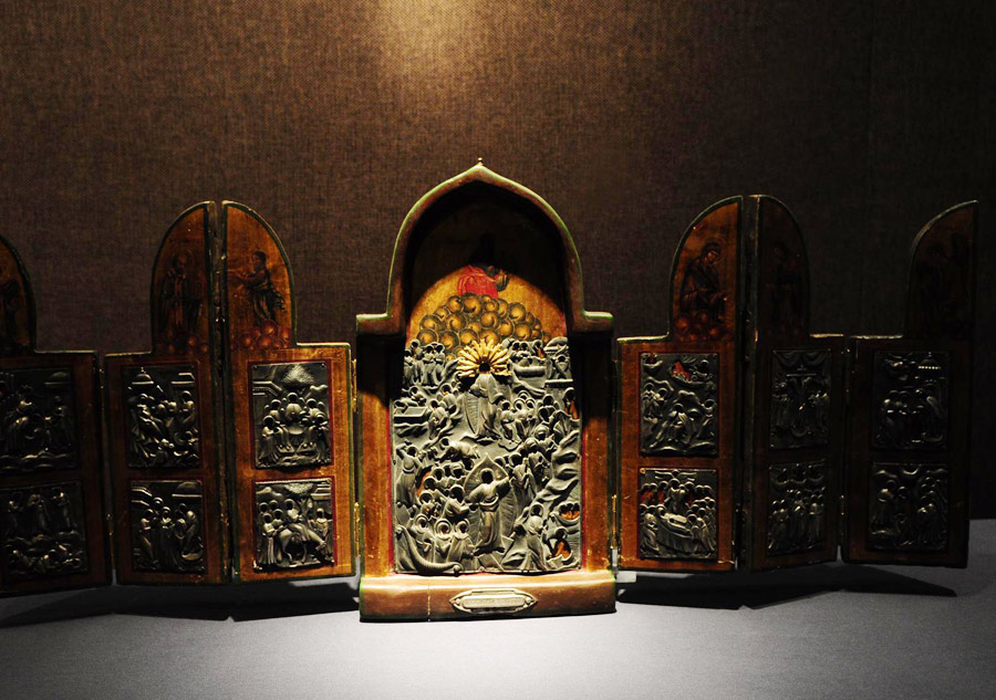 'Religious Art and Culture from Taipei Museum of World Religions' exhibition, which was opened on Dec. 28, 2012, gives an introduction to world religions by demonstrating 104 religious relics and multimedia information. [China.org.cn]