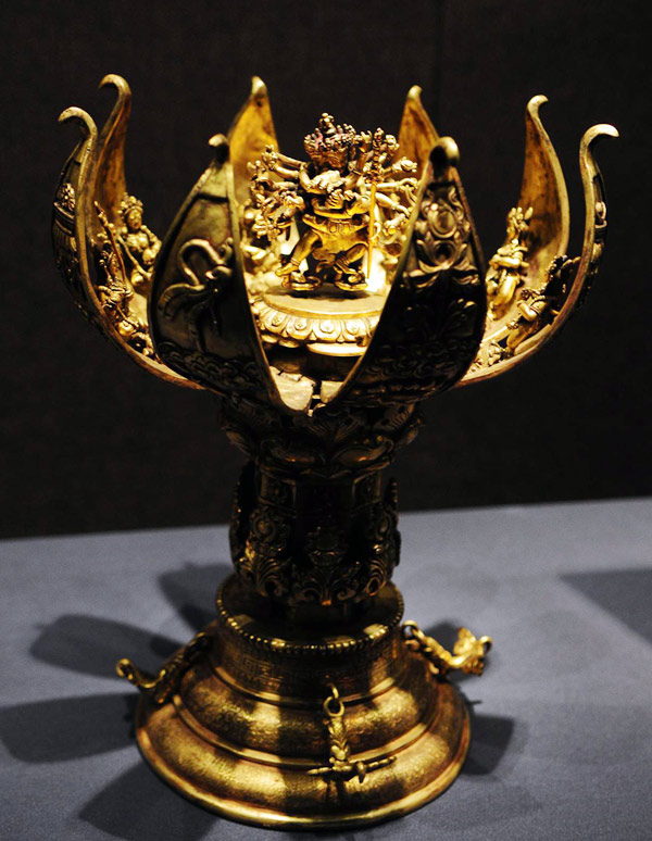 'Religious Art and Culture from Taipei Museum of World Religions' exhibition, which was opened on Dec. 28, 2012, gives an introduction to world religions by demonstrating 104 religious relics and multimedia information. [China.org.cn]