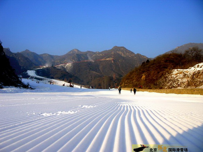 Built in 2000, Beijing Huaibei International Ski Resort is one of the earliest ski resorts in Beijing. Located in Huairou District, also known as the backgarden of Beijing, the ski resort features superb facilities as well as amazing scenery. [China.org.cn]