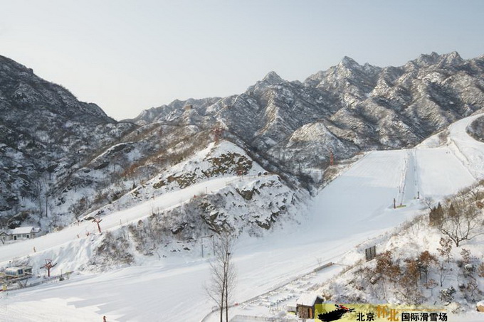 Built in 2000, Beijing Huaibei International Ski Resort is one of the earliest ski resorts in Beijing. Located in Huairou District, also known as the backgarden of Beijing, the ski resort features superb facilities as well as amazing scenery. [China.org.cn]