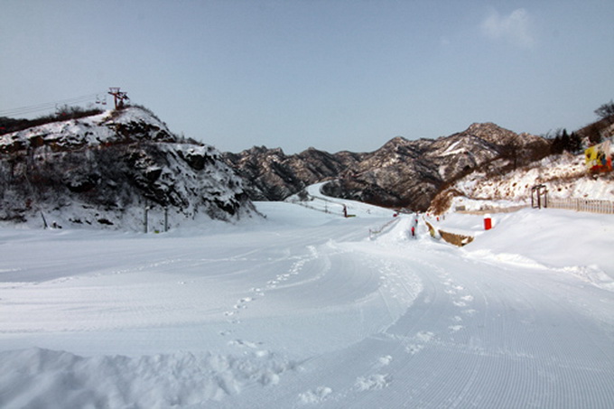 Built in 2000, Beijing Huaibei International Ski Resort is one of the earliest ski resorts in Beijing. Located in Huairou District, also known as the backgarden of Beijing, the ski resort features superb facilities as well as amazing scenery. [China.org.cn]