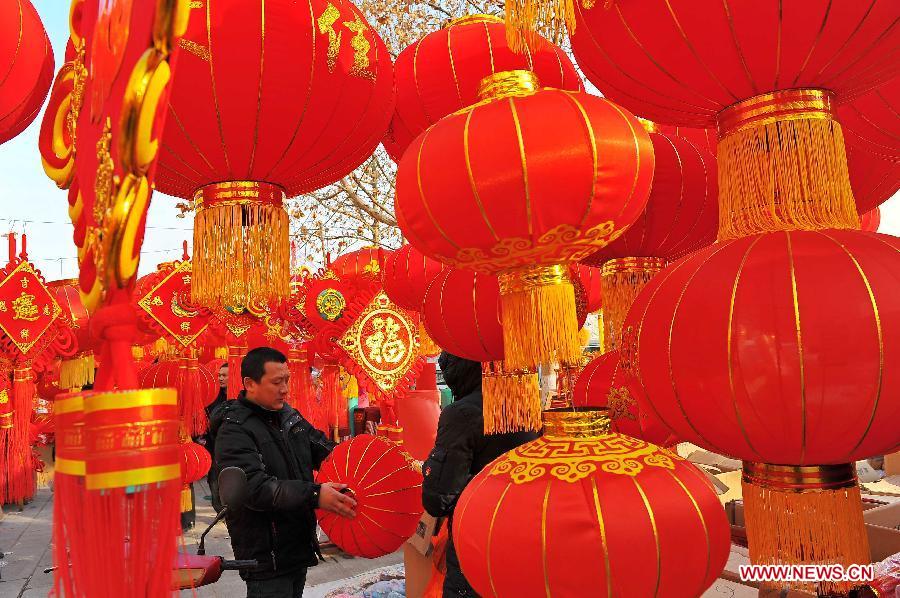 People select red lanterns for the coming Spring Festival in Qingzhou City, east China's Shandong Province, Feb. 8, 2013. The Spring Festival, the most important occasion for the family reunion for the Chinese people, falls on the first day of the first month of the traditional Chinese lunar calendar, or Feb. 10 this year. [Xinhua]