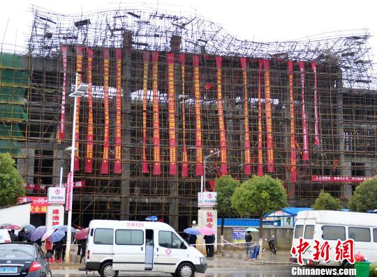 The scaffold collapses at the construction site of a convention center in Dexing City, east China's Jiangxi Province, Wednesday night. Four workers have been confirmed dead.