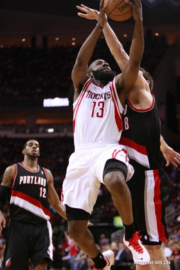 James Harden of Houston Rockets (C) goes up to the basket during the NBA basketball game against Portland Trail Blazers in Houston, the United States, on Feb. 8, 2013. [Xinhua]
