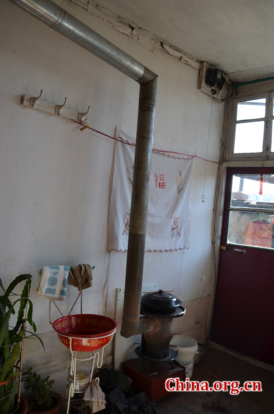 A corner of Gao's grandpa's15-square-meters house. [By Gong Yingchun/China.org.cn]