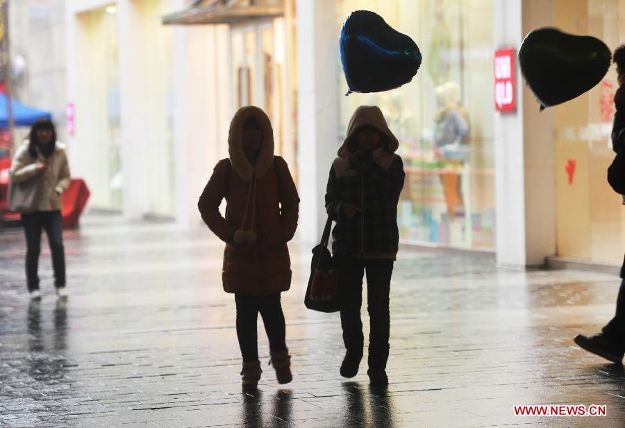 Citizens holding heart-shaped balloons walk on a road in Changsha, capital of central China's Hunan Province, Feb. 14, 2013. Various ornaments were decorated to celebrate the Valentine's day in Changsha. (Xinhua/Li Ga)