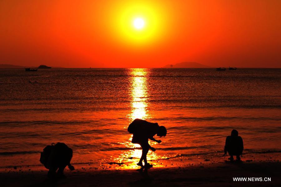 CHINA-HAINAN-SANYA-SUNSET (CN)