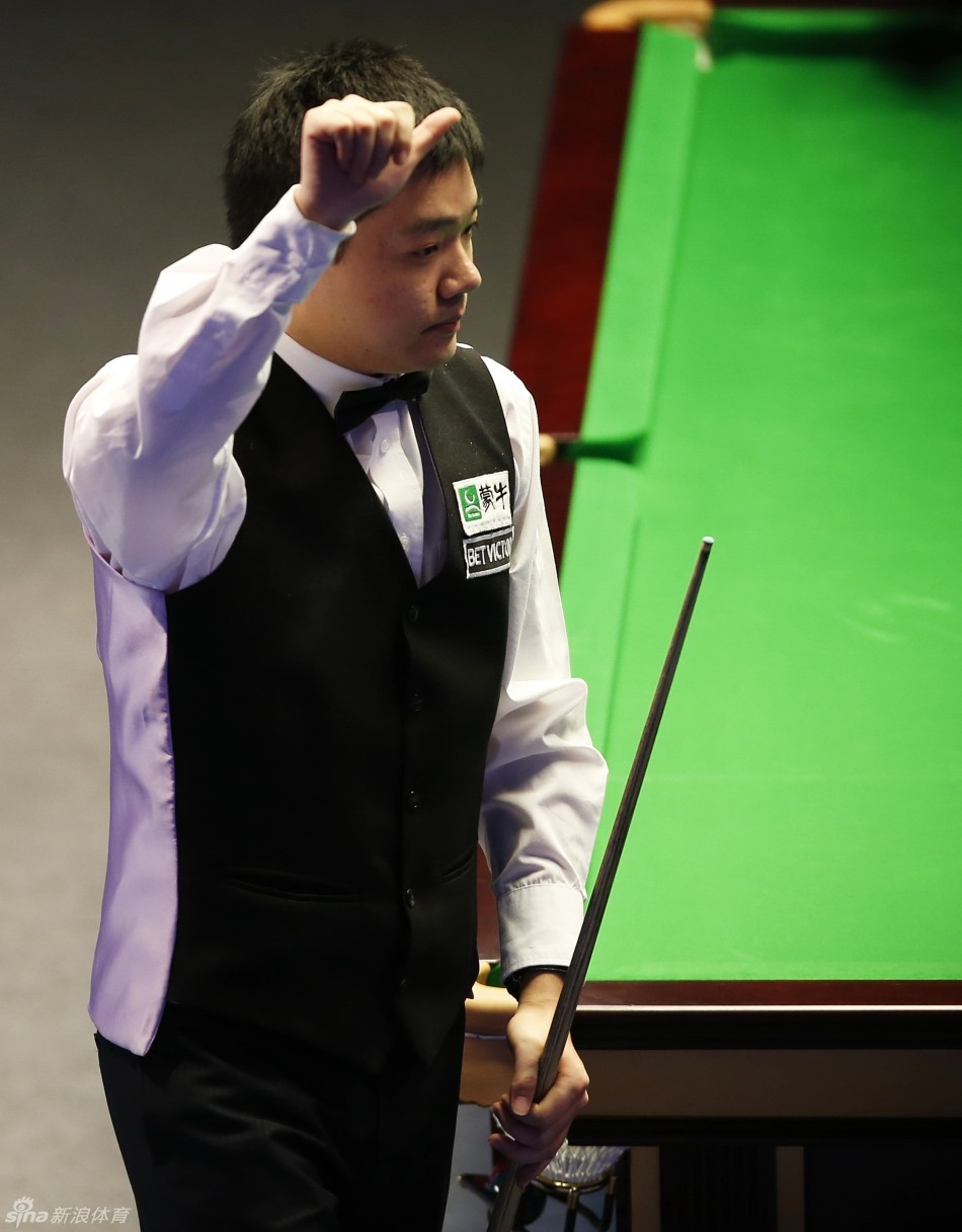 Ding Junhui of China thumbs up after beating Robert Milkins 5-1 in the quarter-final of Welsh Open.
