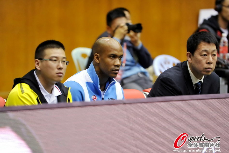 Stephon Marbury of Beijing sits on the bench in a CBA game between Beijing and Foshan on Feb.15, 2013. 