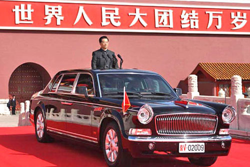 Chinese President Hu Jintao travels in a Hongqi sedan to review troops at the 60th anniversay of the founding of the People's Republic of China on October 1, 2009. [Photo/Xinhua]