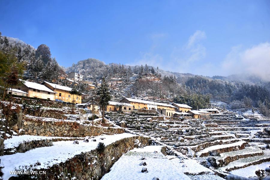 Photo taken on Feb. 9, 2013 shows the snow scenery of Dengcun township of Yiling District, Yichang, central China's Hubei Province