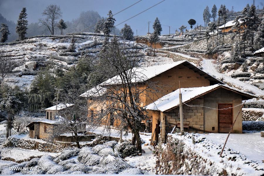 Photo taken on Feb. 9, 2013 shows the snow scenery of Dengcun township of Yiling District, Yichang, central China's Hubei Province