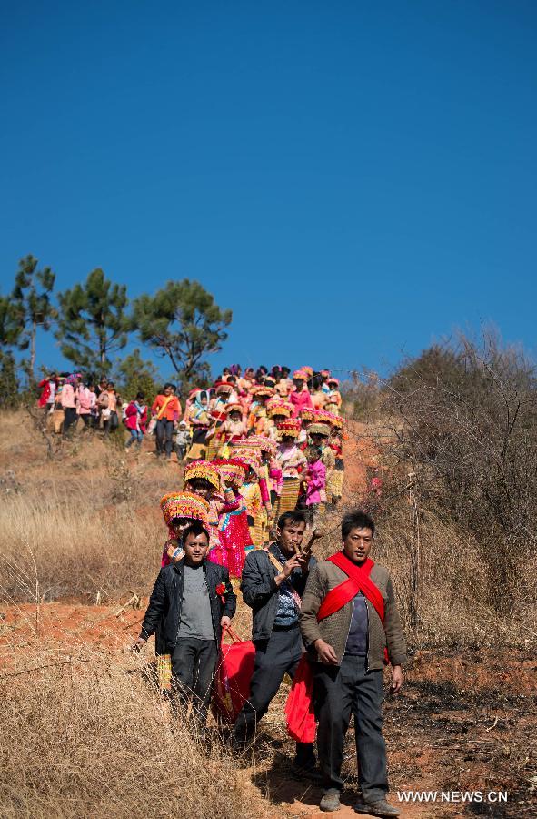 A Lisu wedding procession made up of members from the bride's side heads for the groom's home in Xinyu Village of Dechang County, southwest China's Sichuan Province, Feb. 15, 2013. 