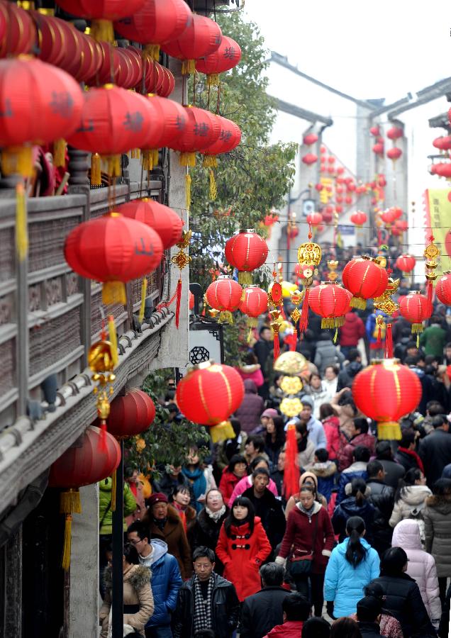 #CHINA-SPRING FESTIVAL-TOURISM REVENUE-UP(CN)