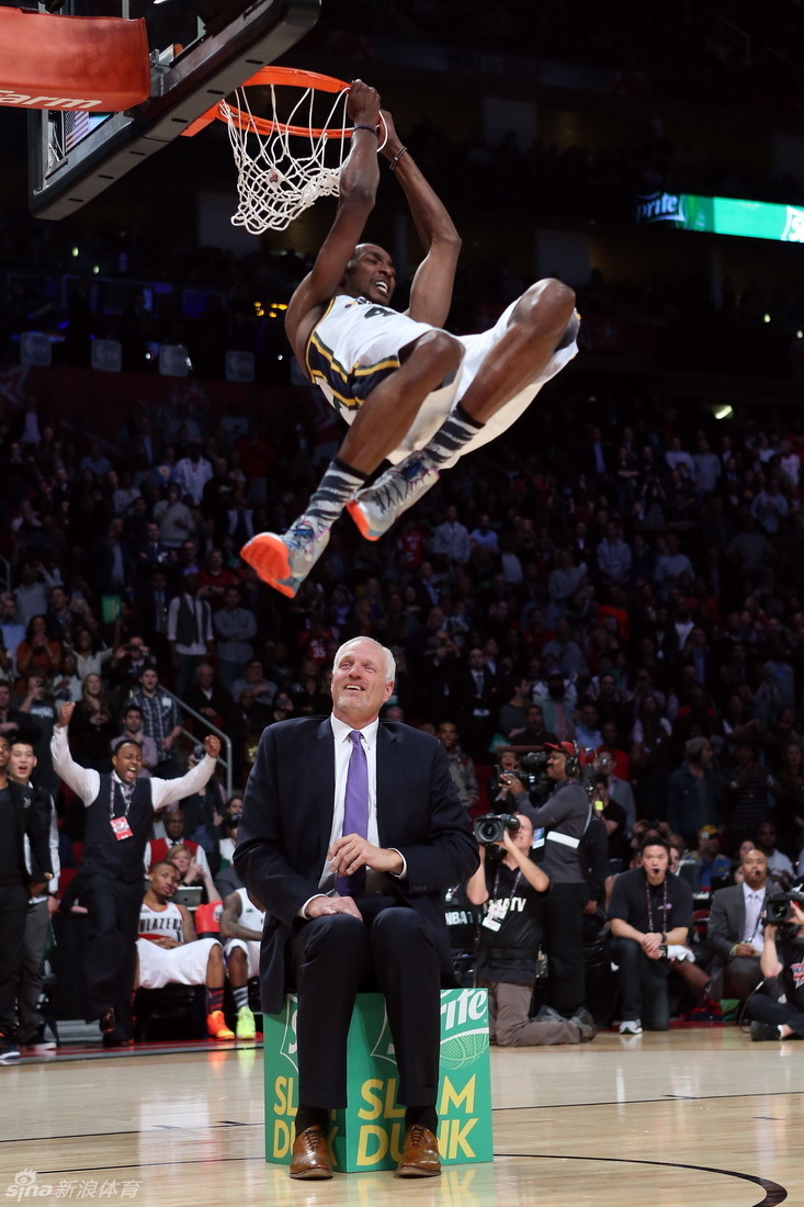  West All-Star Jeremy Evans of the Utah Jazz competes in the slam dunk contest during the NBA basketball All-Star weekend in Houston, Texas, February 16, 2013. 