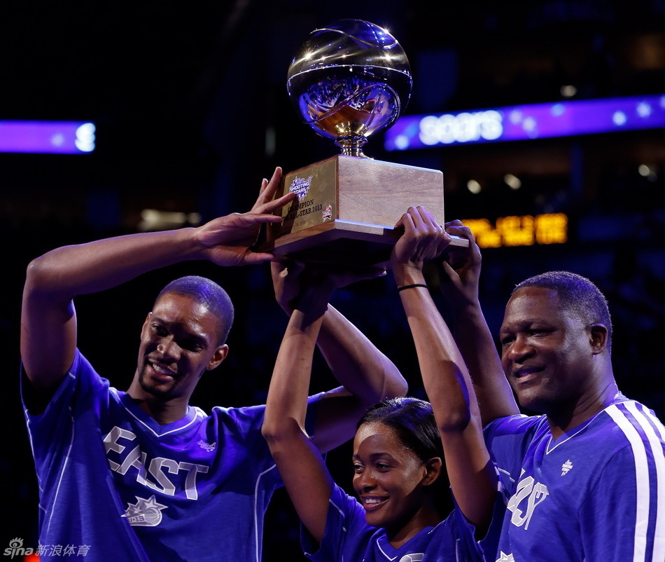 East All-Stars Chris Bosh (L) of the Miami Heat, Swin Cash of the Chicago Sky and Hall of Famer Dominique Wilkins hold the trophy after winning the Shooting Stars competition during the NBA basketball All-Star weekend in Houston, Texas, February 16, 2013. 