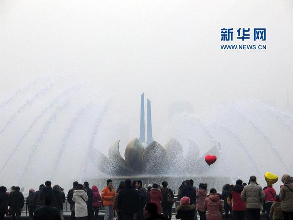 Travelers cram in tourism sites in Shandong