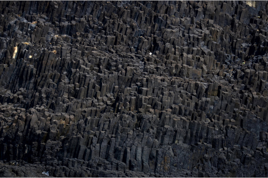 Located in Binhai, Qianting town, on the western bank of the Taiwan Strait, Fujian Province, the park is China's only coastal volcanic geological and geomorphic scenic area. It is also one of the first 11 national geoparks in the country.