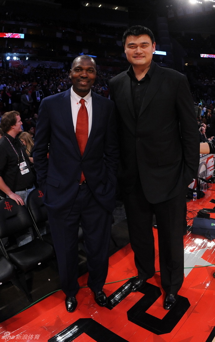 Former Houston Rockets centers Hakeem Abdul Olajuwon and Yao Ming.