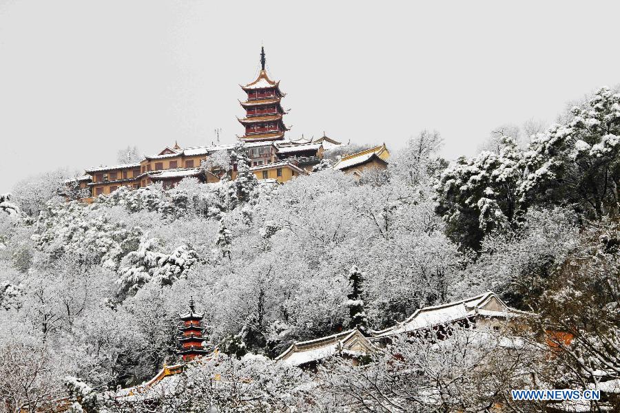 Photo taken on Feb. 19, 2013 shows the snow scene of the Langshan Mountain in Nantong, east China's Jiangsu Province, Feb. 19, 2013.