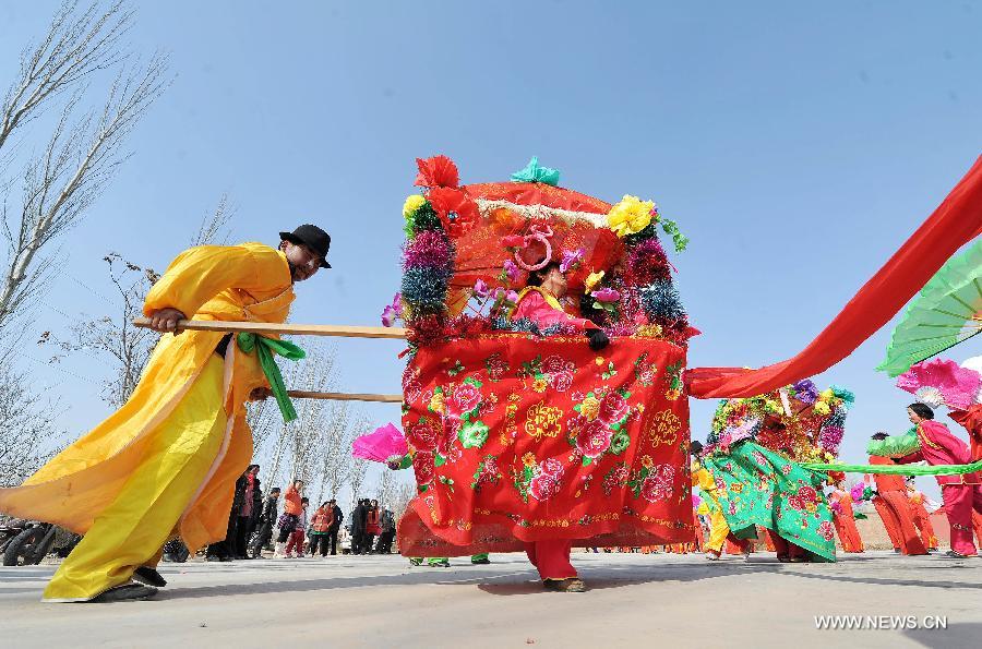 Villagers attend a Shehuo performance at Baiqiao Village in Zhongning County, northwest China's Ningxia Hui Autonomous Region, Feb. 19, 2013.