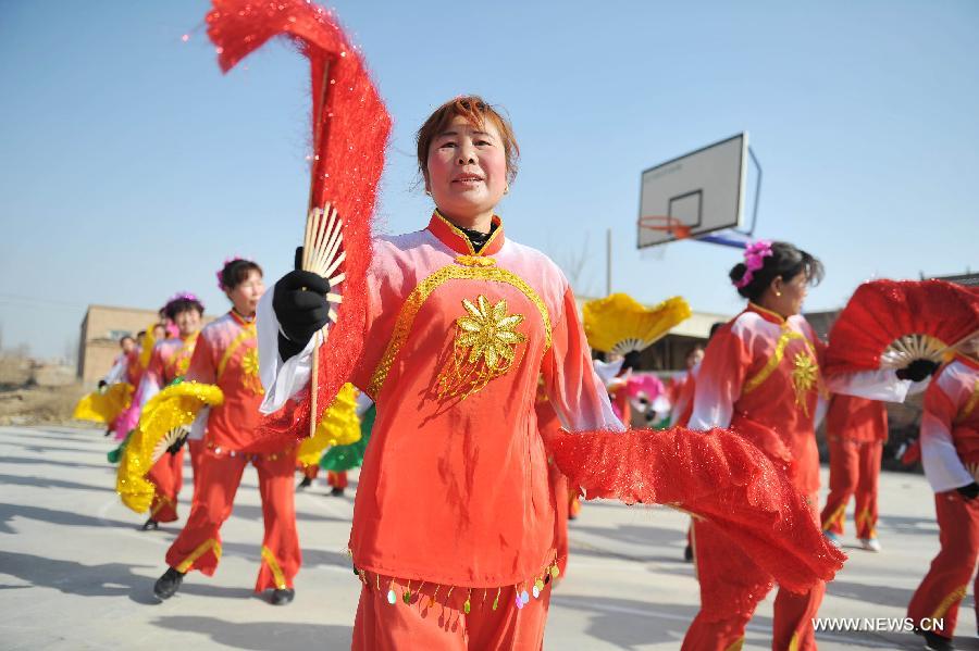 Villagers attend a Shehuo performance at Baiqiao Village in Zhongning County, northwest China's Ningxia Hui Autonomous Region, Feb. 19, 2013. 