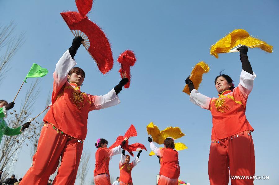 Villagers attend a Shehuo performance at Baiqiao Village in Zhongning County, northwest China's Ningxia Hui Autonomous Region, Feb. 19, 2013. 