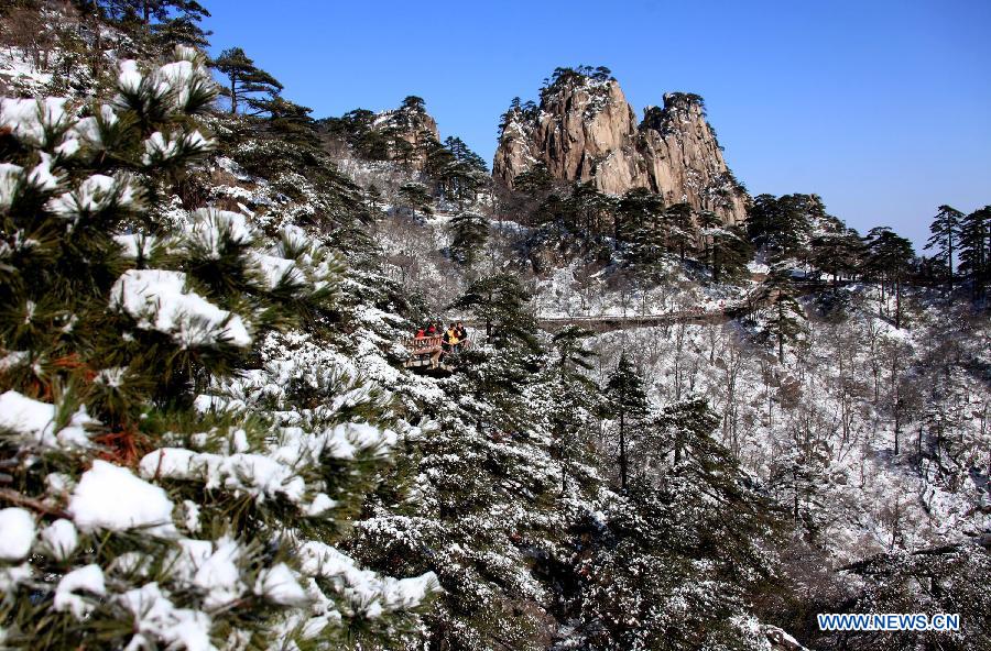 Tourists visit the Huangshan Mountain scenic area after a snow in east China's Anhui Province, Feb. 20, 2013. 