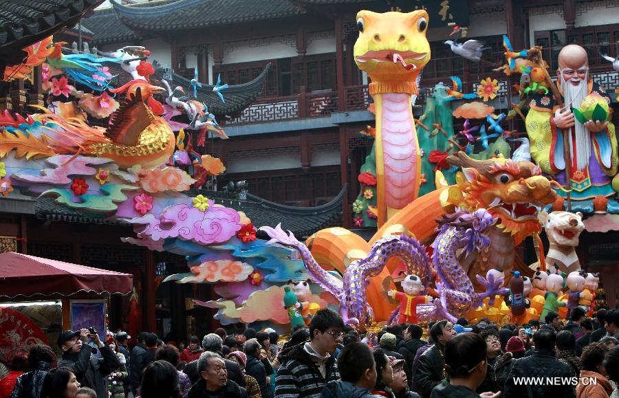 Visitors watch the lantern of snake and dragon at the Yuyuan Garden in Shanghai, east China, Feb. 20, 2013.