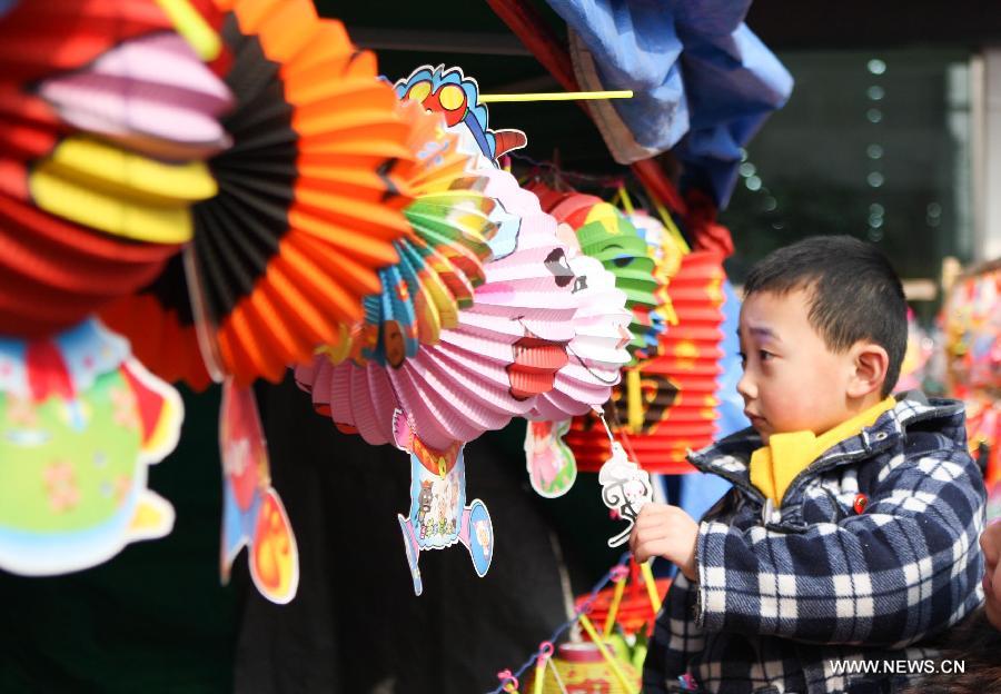 A boy chooses lanterns at a market in Huaibei, east China's Anhui Province, Feb. 20, 2013.