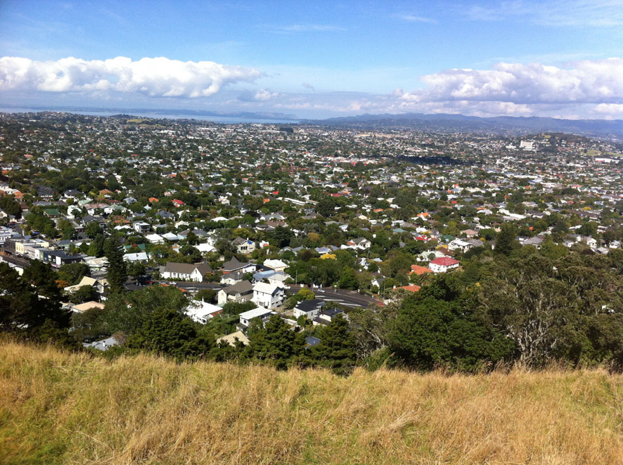 A bird's eye view of Auckland city on top of Eden Hill. [Photo by Lin Shujuan/Chinadaily.com] 