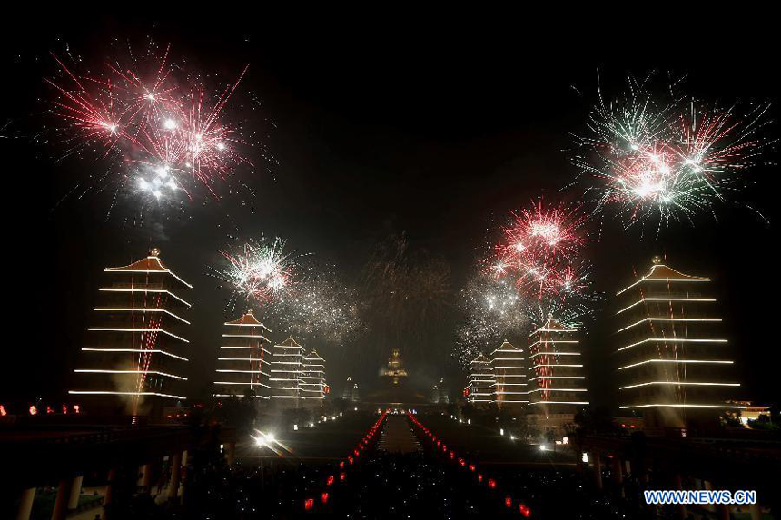 Photo taken on Feb. 22, 2013 shows the fireworks during a lantern show celebrating the Spring Festival at Fo Kwang Mountain in Kaohsiung, southeast China&apos;s Taiwan. The lantern show will last until March 11.