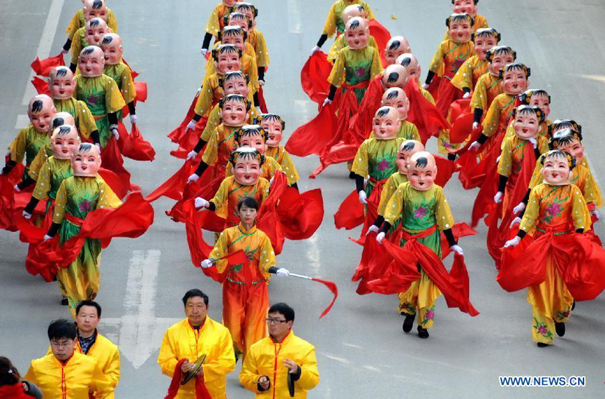 Yangge dancers perform during a Lantern Festival parade in Shiyan, central China&apos;s Hubei Province, Feb. 23, 2013. Lantern Festival falls on Feb. 24 this year.