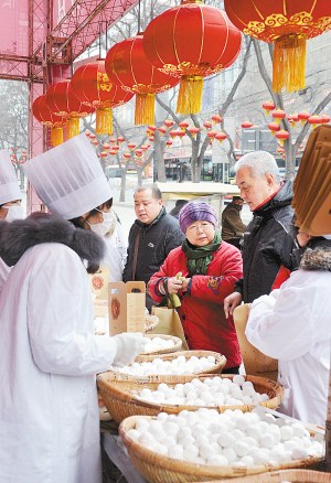 People buy yuanxiao in a market in Xi’an, Shaanxi Province on Feb. 20, 2013 to celebrate the upcoming tradition Lantern Festival. 