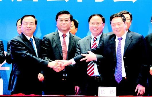 Mayors of four provincial capital cities in central China on Saturday signed a strategic partnership agreement vowing a coordinated effort in building the Central China Economic Belt.
