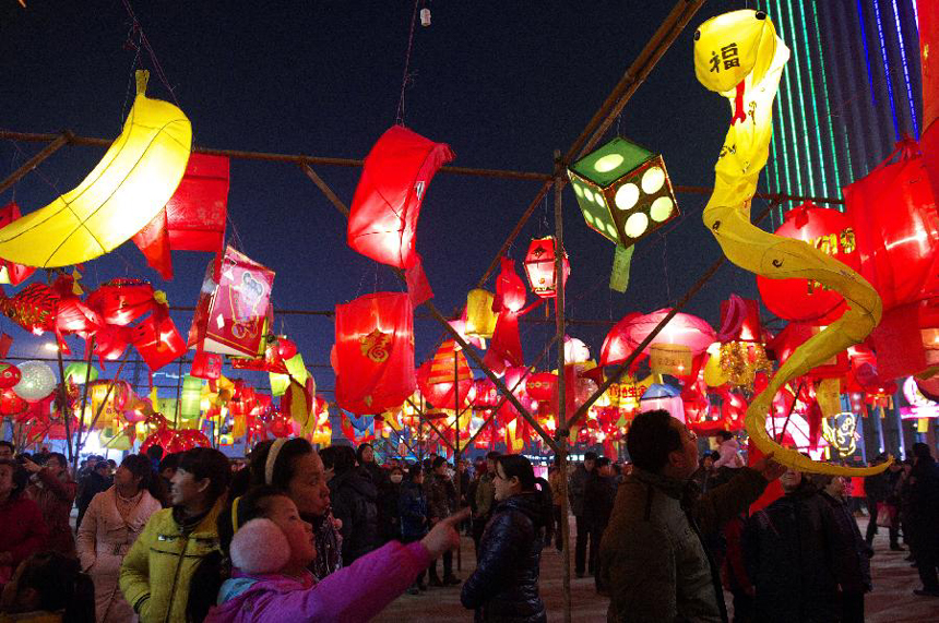 Citizens visit a lantern fair in Xingtai, north China&apos;s Hebei Province, Feb. 23, 2013. People across China have started to celebrate the Lantern Festival, which is observed on the 15th day of the Lunar New Year and officially marks the end of the Spring Festival. The 2013 Lantern Festival falls on Sunday. 