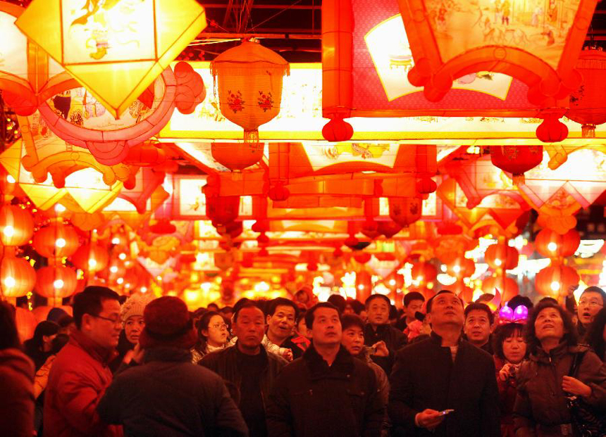 Citizens visit the Yangliuqing Lantern Fair in north China&apos;s Tianjin Municipality, Feb. 23, 2013. People across China have started to celebrate the Lantern Festival, which is observed on the 15th day of the Lunar New Year and officially marks the end of the Spring Festival. The 2013 Lantern Festival falls on Sunday.