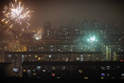 北京元宵夜烟花呛出严重污染南部现最高等级污染