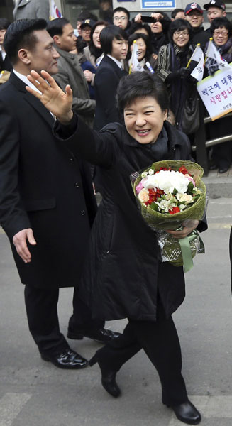 ROK's incoming President Park Geun-hye leaves her private residence before her inauguration to be held at parliament in Seoul Feb 25, 2013. [Photo/Agencies]