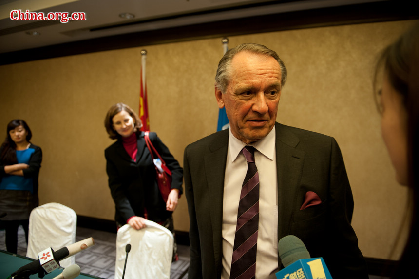 UN Deputy Secretary-General Mr.Jan Eliasson (R), with the company of Renata Lok Dessallien, UN's Residential Coordinator in China, meet the press in Beijing on February 22. [Photo / China.org.cn]