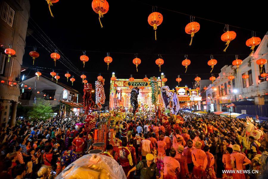 Malaysians perform lion and dragon dances to celebrate the traditional Chinese Lantern Festival in Malacca, Malaysia, on Feb. 24, 2013. 